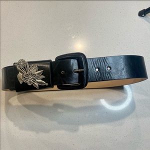 Betsy Johnson Black Belt w Silver Floral Details🖤